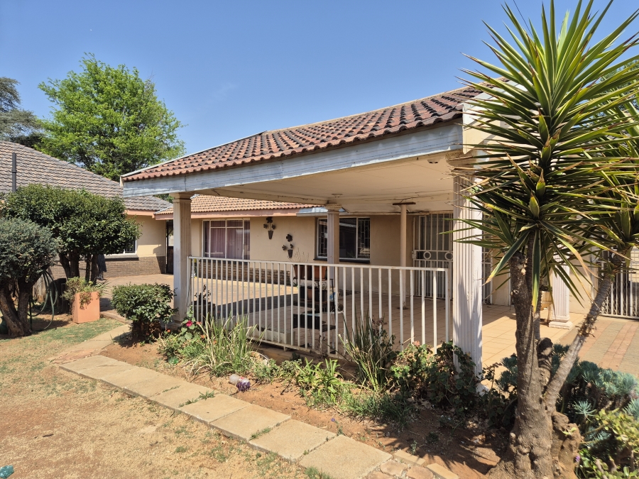 4 Bedroom Property for Sale in Wilkoppies North West